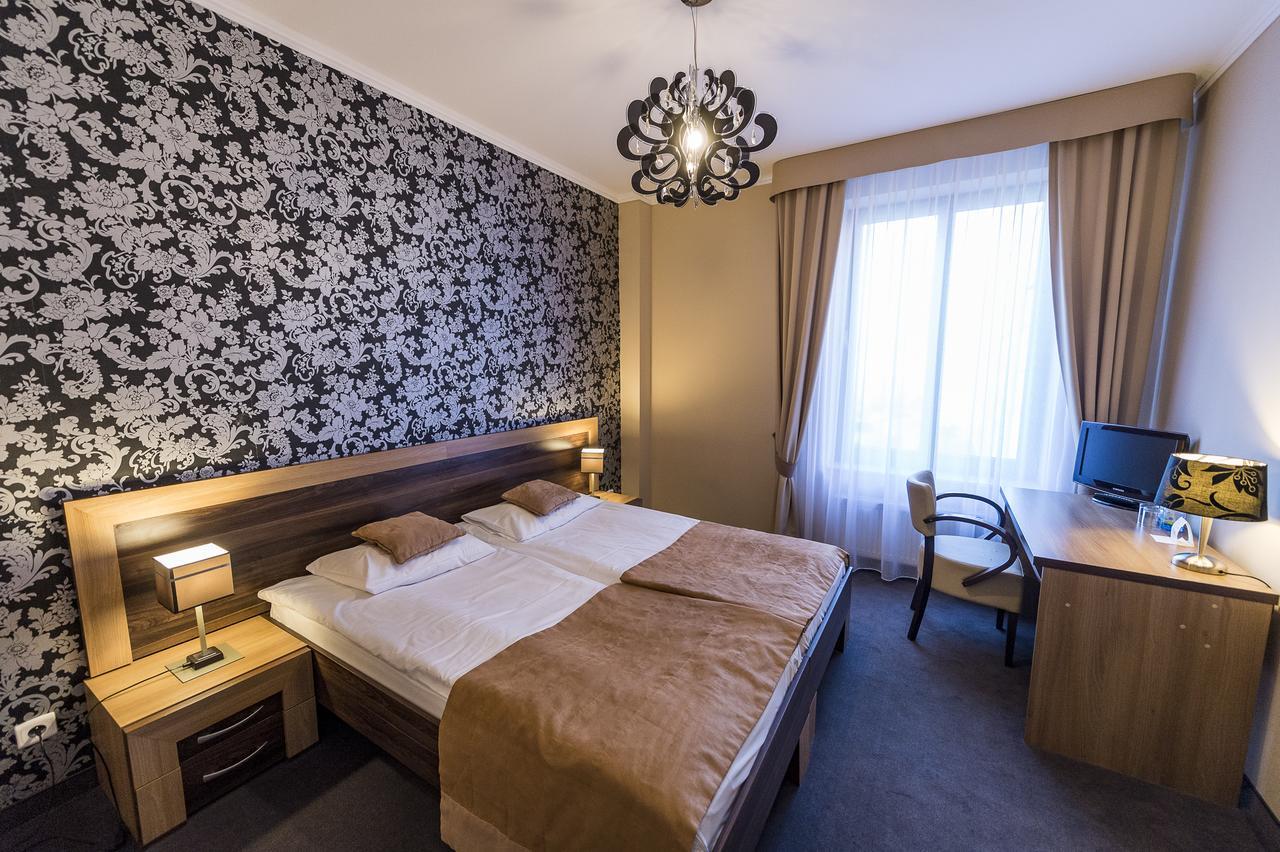 Hotel Restauracja Teczowa Luban Extérieur photo