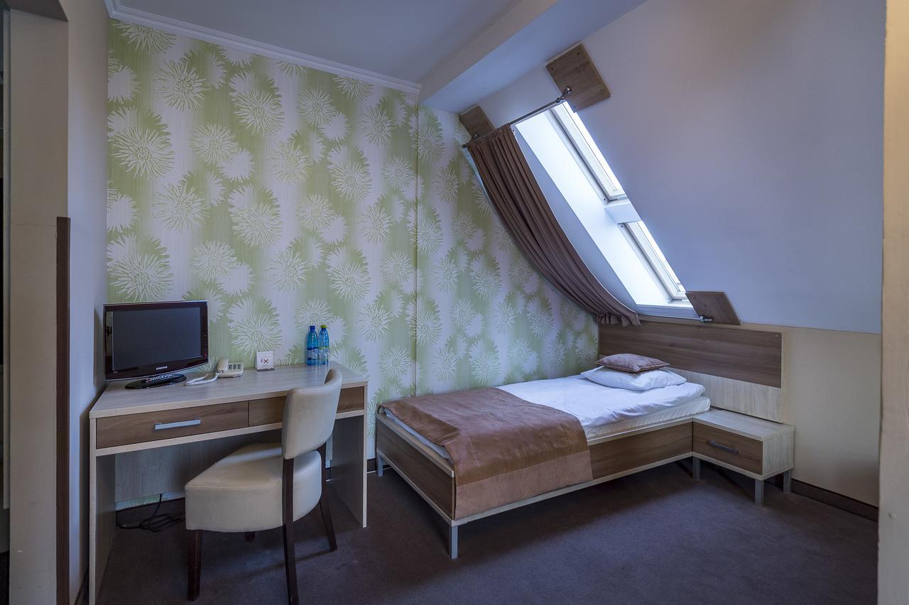 Hotel Restauracja Teczowa Luban Extérieur photo