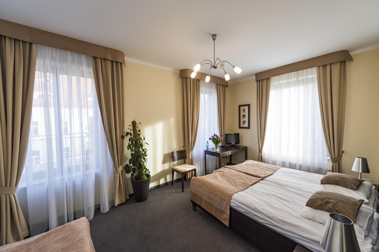 Hotel Restauracja Teczowa Luban Extérieur photo