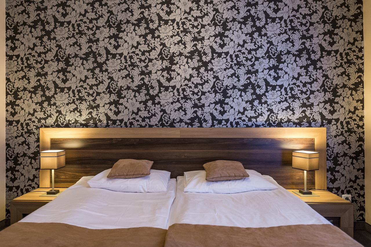 Hotel Restauracja Teczowa Luban Extérieur photo