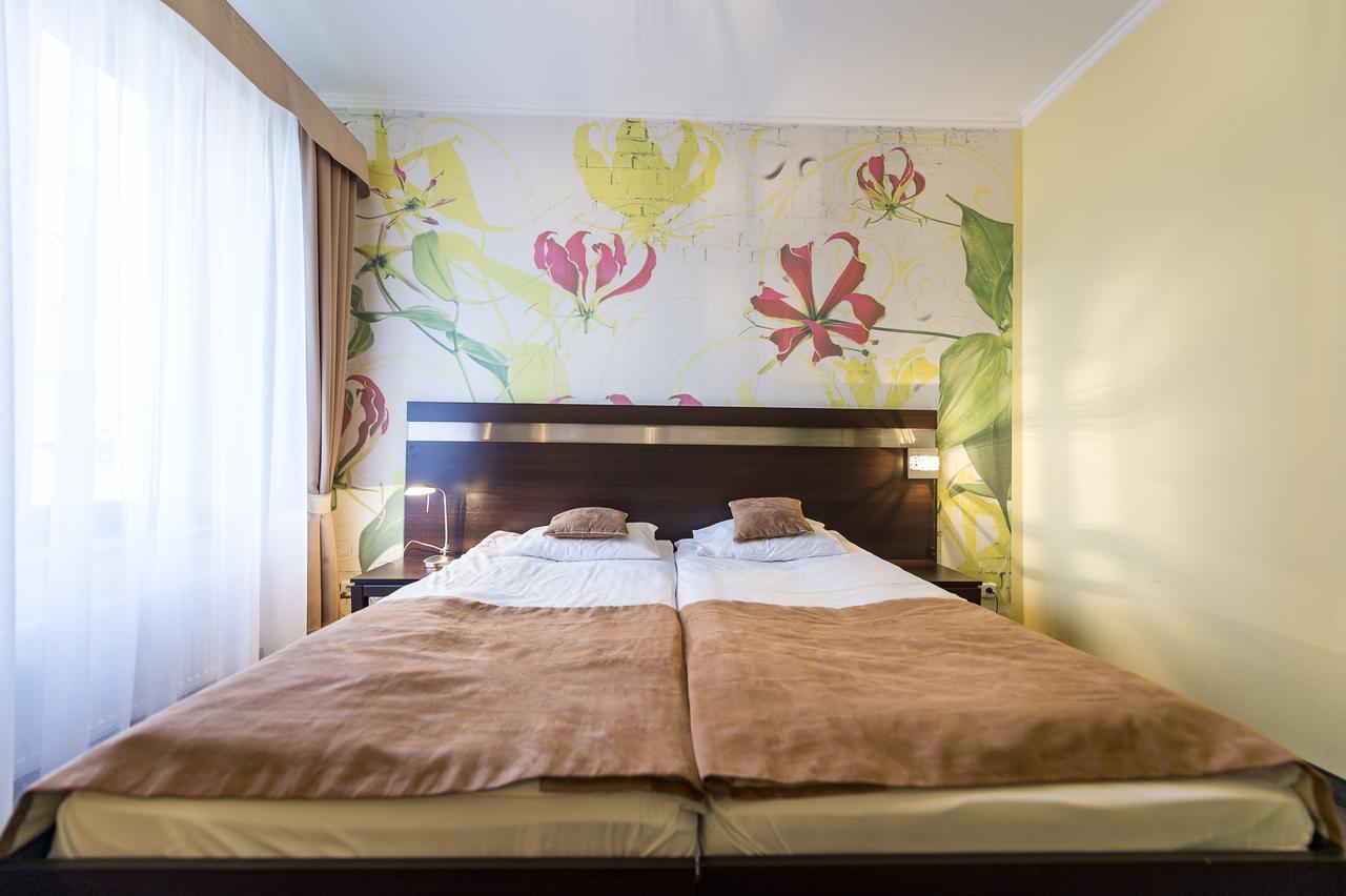 Hotel Restauracja Teczowa Luban Extérieur photo