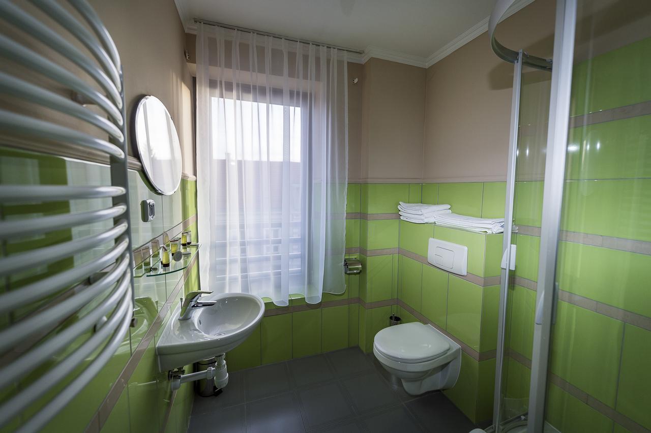 Hotel Restauracja Teczowa Luban Extérieur photo